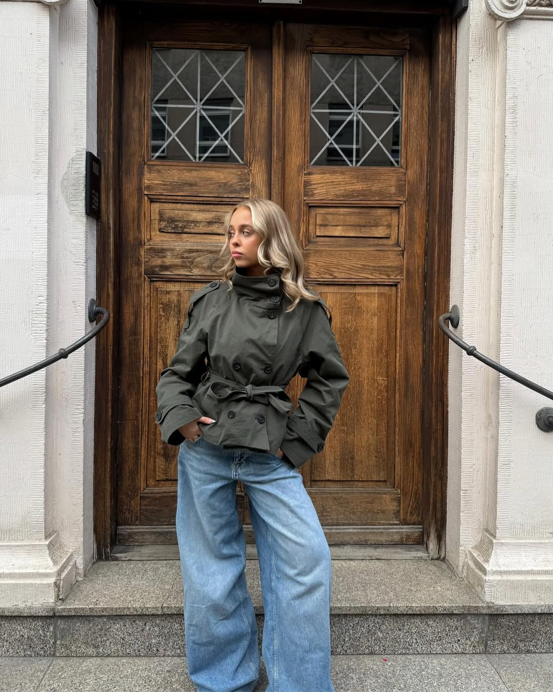 Alzea – Cropped Trench Coat with Belt
