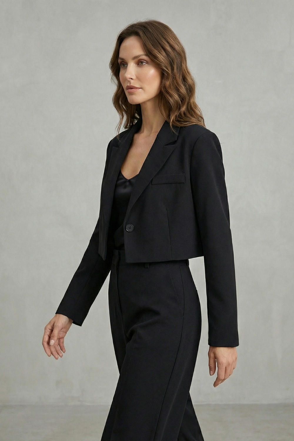 Domina | Women's Chic Cropped Silhouette Blazer