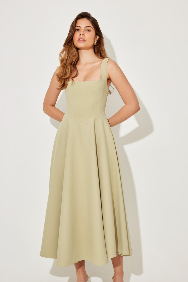Leah - Timeless Flowy Midi Dress